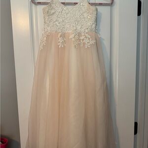 Cream and White Sleeveless Scoop Neck Formal Gown